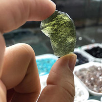 Pendentif en verre de Moldavite en vrac pour la fabrication de colliers, vente en gros