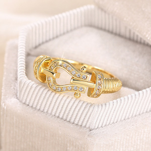 Anello Horsebit da Donna, Tono Oro con Zirconi, Gioiello Minimalista Chic di Lusso, Anello per Uso Quotidiano - Product Image 6