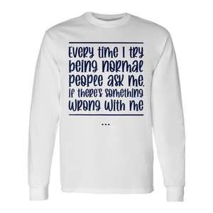 T-shirt à manches longues « Chaque fois que je tente d'être normale » avec une déclaration ironique et humoristique - Product Image 1