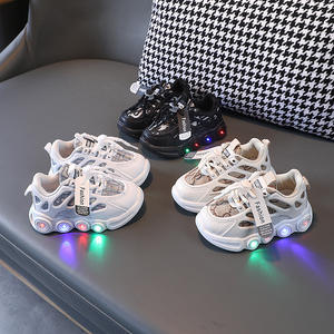 2025 printemps automne LED lumière <span class=keywords><strong>lumineuse</strong></span> chaussures pour garçons filles enfants mode fond souple baskets princesse Style filles sandales - Product Image 1