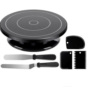 Kit de plateau tournant antidérapant pour gâteaux avec racloirs et douilles pour une décoration stable des gâteaux - Product Image 4