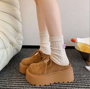 Sandales mules décontractées pour femmes, à enfiler, bout rond unique, en daim, légères, respirantes, avec semelle compensée et nœud - Product Image 3