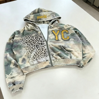 Sweat à capuche zippé sur mesure pour homme en molleton bouclette, coupe oversize, avec imprimé graphique léopard camouflage, délavé à l'acide, effet vieilli et brodé