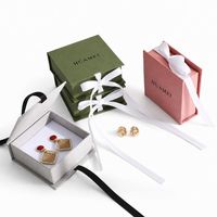Boîte à bijoux personnalisée pour boucles d'oreilles, en matériau mat, accessoires, petite boîte cadeau à rabat avec ruban et insert en mousse