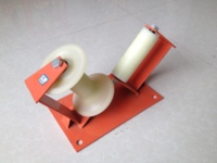 Poulie d'angle en nylon et aluminium pour le tirage de conducteurs de lignes de transmission, pour la construction électrique