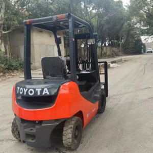 Chariot élévateur Toyota d'occasion 3 tonnes en bon état, fabriqué au Japon, à bas prix, économique et sûr, équipement d'ingénierie mécanique - Product Image 1