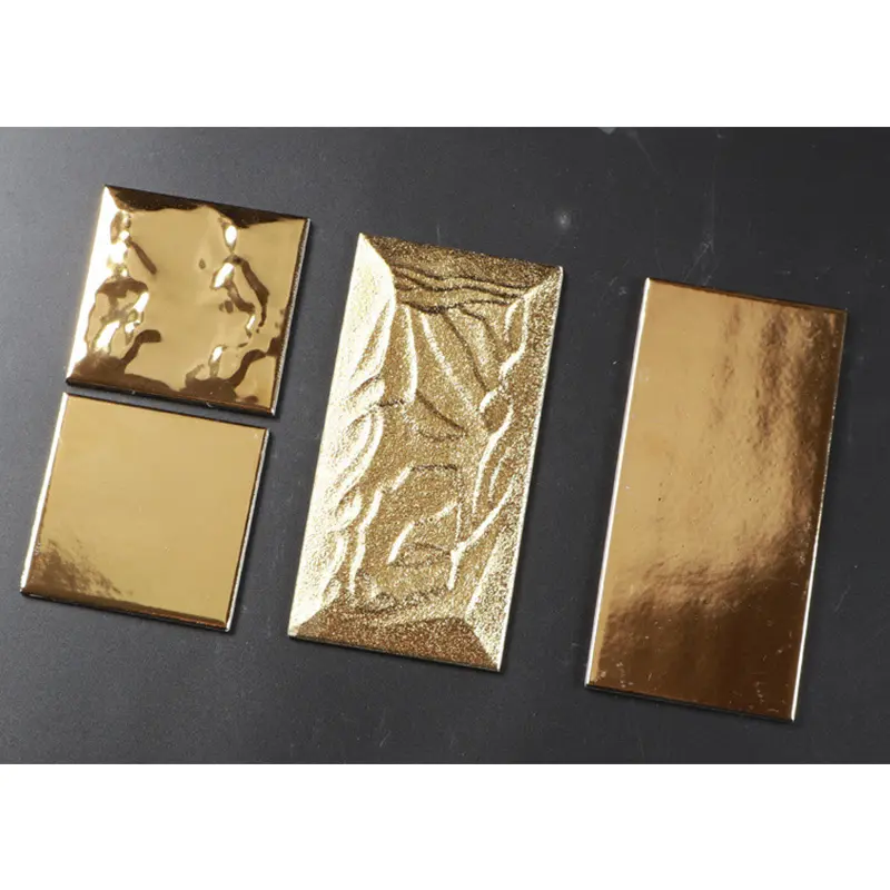 Decken-Interior-Dekoration Badezimmer-Wandfliesen für kleine Duschraum goldenen Keramikfliesen