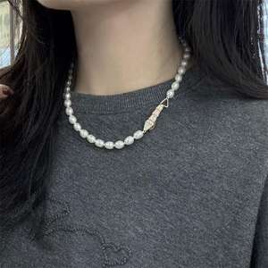 Collar de Perlas de Agua Dulce con Hebilla de Hueso de Serpiente de Diseño de Marca de Lujo de Zhizhen, Estilo Simple y Moderno - Product Image 1