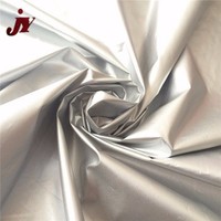 Vente en gros 170t 190t 210t 100% polyester taffetas recouvert d'argent tissus de couverture de voiture pour rideaux occultants