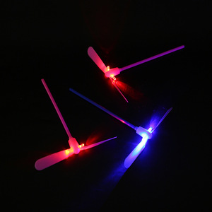 Juguete volador de plástico con forma de libélula de bambú, juguete luminoso para niños de 4 a 7 años, con luces intermitentes, para jugar al aire libre, unisex - Product Image 2