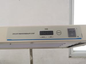 獣医ケアにおける新生児黄疸治療用のプロフェッショナル光線療法機器（放射型ウォーマー機能付き） - Product Image 3