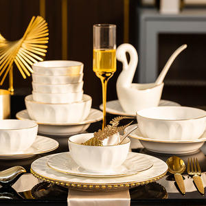 Service de table en céramique haut de gamme de style européen, luxe léger, avec motif de fruits, comprenant un bol et une assiette à bordure décorée - Product Image 1