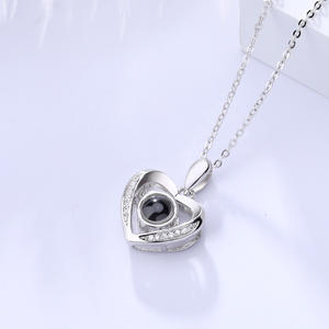 <span class=keywords><strong>Romantique</strong></span> Couples Bijoux Kolye Argent Personnalisé <span class=keywords><strong>Photo</strong></span> 100 Langues Je T'aime Projection Collier pour Femmes - Product Image 3