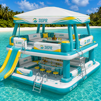 Île flottante gonflable pour parc aquatique, bar et ponton avec auvent tropical et sièges lounge pour les vacances en famille à la plage