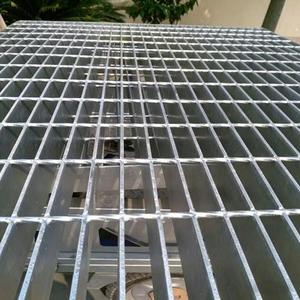 Grille métallique industrielle antidérapante en acier pour couvercle de tranchée au sol - Product Image 5