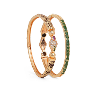 Bracelet jonc en métal oxydé pour femme avec motif de pierre centrale de forme décorative distinctive et finition artistique traditionnelle - Product Image 2