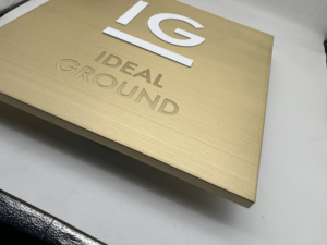 <span class=keywords><strong>Plaque</strong></span> <span class=keywords><strong>de</strong></span> <span class=keywords><strong>porte</strong></span> d'hôtel personnalisée illuminée, logo en métal doré brossé moderne <span class=keywords><strong>de</strong></span> luxe, lettres en relief 3D, texte gravé en profondeur - Product Image 4