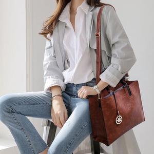 กระเป๋าแฟชั่นผู้หญิงแบบเรียบง่ายสไตล์เรโทร วัสดุ PU  กระเป๋าสะพายข้างและกระเป๋าคลัทช์ - Product Image 5