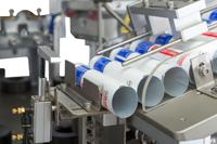 Machine de remplissage de tubes souples modulaire, conçue avec une isolation vibratoire avancée et des mouvements fluides pour un fonctionnement silencieux et propre