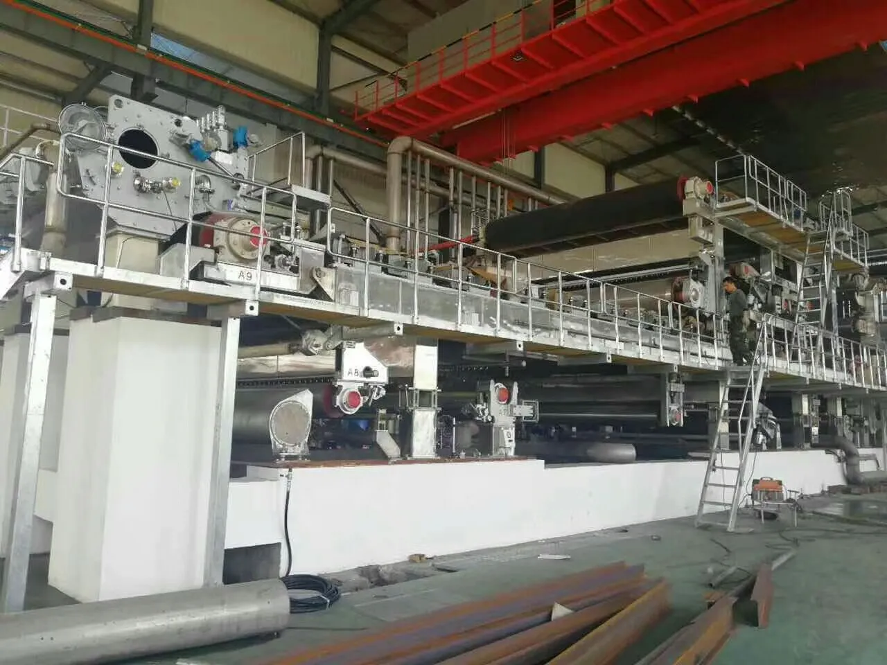 شركات تصنيع النفايات الورقية إعادة تدوير ماكينات الكرتون المموج خط إنتاج ورق كرافت الأوتوماتيكي بالكامل