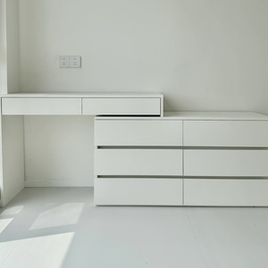 Set di <span class=keywords><strong>Armadio</strong></span> e Toletta in Legno Massello <span class=keywords><strong>Bianco</strong></span> di Lusso Moderno Personalizzato per Camere da Letto di Appartamenti con Soluzioni di Stoccaggio Salvaspazio - Product Image 2