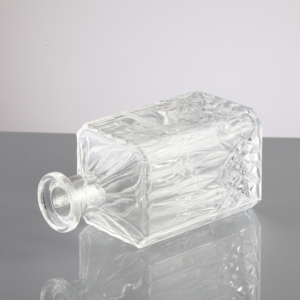 Populaire carré universel <span class=keywords><strong>cognac</strong></span> 500ml 700ml bouteille de vodka Texture en relief bouteille de liqueur verre liège étanchéité <span class=keywords><strong>Gin</strong></span> bouteille de whisky - Product Image 4