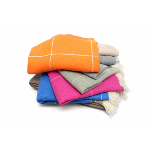 Airone Quadro-Cashmere wool <b>throw</b> with a modern design: checks define spaces with a contemporary style, fitting in to every home - Product Image 3