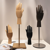Mannequin de main en bois massif avec support de présentation de gants réaliste pour vitrine de magasin de vêtements moderne, idéal pour les bijoux et les bagues