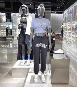 Maniquí Masculino Femenino de cuerpo completo de fibra de vidrio con pantalla de ventana, maniquí deportivo de cabeza plana <span class=keywords><strong>para</strong></span> exhibición de <span class=keywords><strong>ropa</strong></span> <span class=keywords><strong>deportiva</strong></span> - Product Image 4