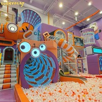 Aire de jeux intérieure commerciale pour enfants, thème musical, avec toboggans, piscine à balles, labyrinthe et mini-football