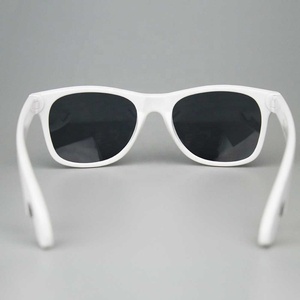 Gafas de <span class=keywords><strong>Sol</strong></span> Promocionales con Logotipo Personalizado al por Mayor 2026, Gafas de <span class=keywords><strong>Sol</strong></span> de Plástico Negras para Beber, Abridor de Botellas de <span class=keywords><strong>Cerveza</strong></span> Barato para Fiestas, Protección UV 400 - Product Image 5