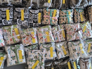 Caja Misteriosa de Pijamas de Bambú a Granel Lista para Enviar, Estilos Aleatorios para Niños, Estampado de Personajes, Romper de Bambú para Bebé, Caja Sorpresa con Cierre - Product Image 3