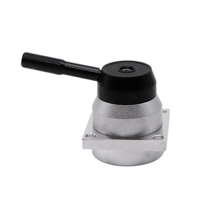 Válvula manual K34R6-8D de aluminio de 1/2 pulgada, de tres vías, operada a mano para cilindros de gas a temperatura normal - Product Image 1