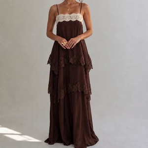 Robe longue bohème pour femme à fines bretelles, avec bordure en dentelle contrastante et ourlet à volants étagés, fluide, idéale pour les vacances - Product Image 2