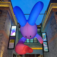 Ornement paysager géant gonflable en forme de lapin floral, éclairé, résistant à l'eau, alimenté par prise, pour scène aquatique de rue commerciale nocturne
