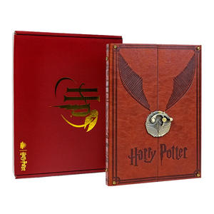Carnet de notes à couverture rigide en similicuir, avec fermeture à charnière, reliure spirale, double colle, thème Golden Snitch, dans un coffret cadeau - Product Image 5