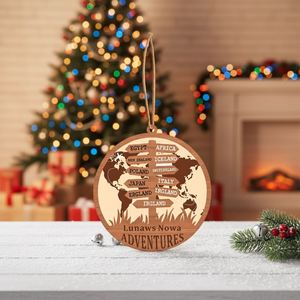 Adorno Personalizado de Destino de Viaje, Diseño de Aventura Personalizado, Regalo de Viaje Navideño para Parejas - Product Image 1