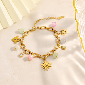 สร้อยข้อมือสแตนเลสประดับลูกปัดหลากสี จี้รูปใบโคลเวอร์สี่แฉก ชุบทอง 18k เครื่องประดับสำหรับสไตล์ฤดูใบไม้ผลิและฤดูร้อน - Product Image 2