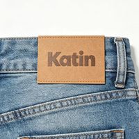 Écussons en cuir microfibre écologiques personnalisés, étiquettes thermocollées pour jeans, vêtements, accessoires de couture, vente en gros OEM