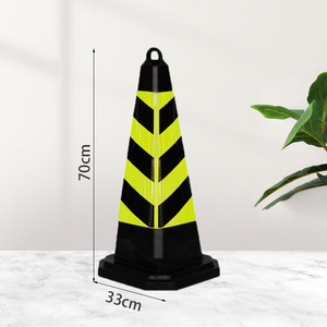 Cono de Tráfico de PVC de Alta Visibilidad, Marcador de Seguridad Vial Flexible con Franja Reflectante para Zonas de Construcción y Estacionamiento - Product Image 6