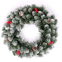 Corona Navideña de Pino con Nieve Artificial UMIND, Decorada con Bayas Rojas y Piñas, Adorno Navideño para Interiores y Exteriores, Puerta Principal del Hogar