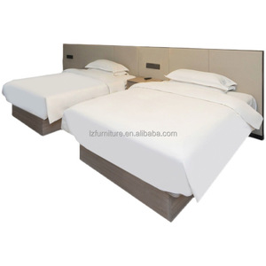 Ensemble de lit d'hôtel à prix d'usine, sur mesure, avec tête de lit intégrée rembourrée en tissu, base en bois, disponible en tailles King, Queen et Simple, et draps inclus - Product Image 5
