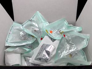 เครื่องดูดฝุ่นพกพา ยกกระชับใบหน้าด้วยคลื่นวิทยุ วิวาซ พร้อมหัวเข็มไมโครแบบ Fractional สำหรับการรักษาด้วยทองคำ Fractional RF Microneedle - Product Image 1