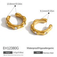 SUMMLY Pendientes Minimalistas Ondulados Irregulares de Acero Inoxidable con Oro de 18K, Sin Perforación, con Clip y Circonita, para Uso Diario
