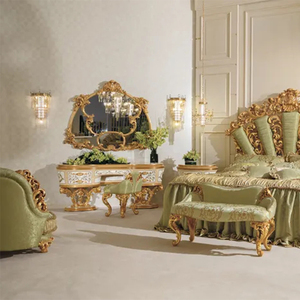 Lit classique de meubles de chambre à coucher dans des couleurs vert clair et tables de nuit avec incrustations et nacre - Product Image 5