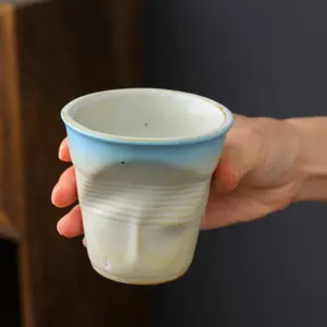 200mlクリエイティブノベルペーパーカップデザインピンチ手で不規則な折りたたみセラミックコーヒーカップ