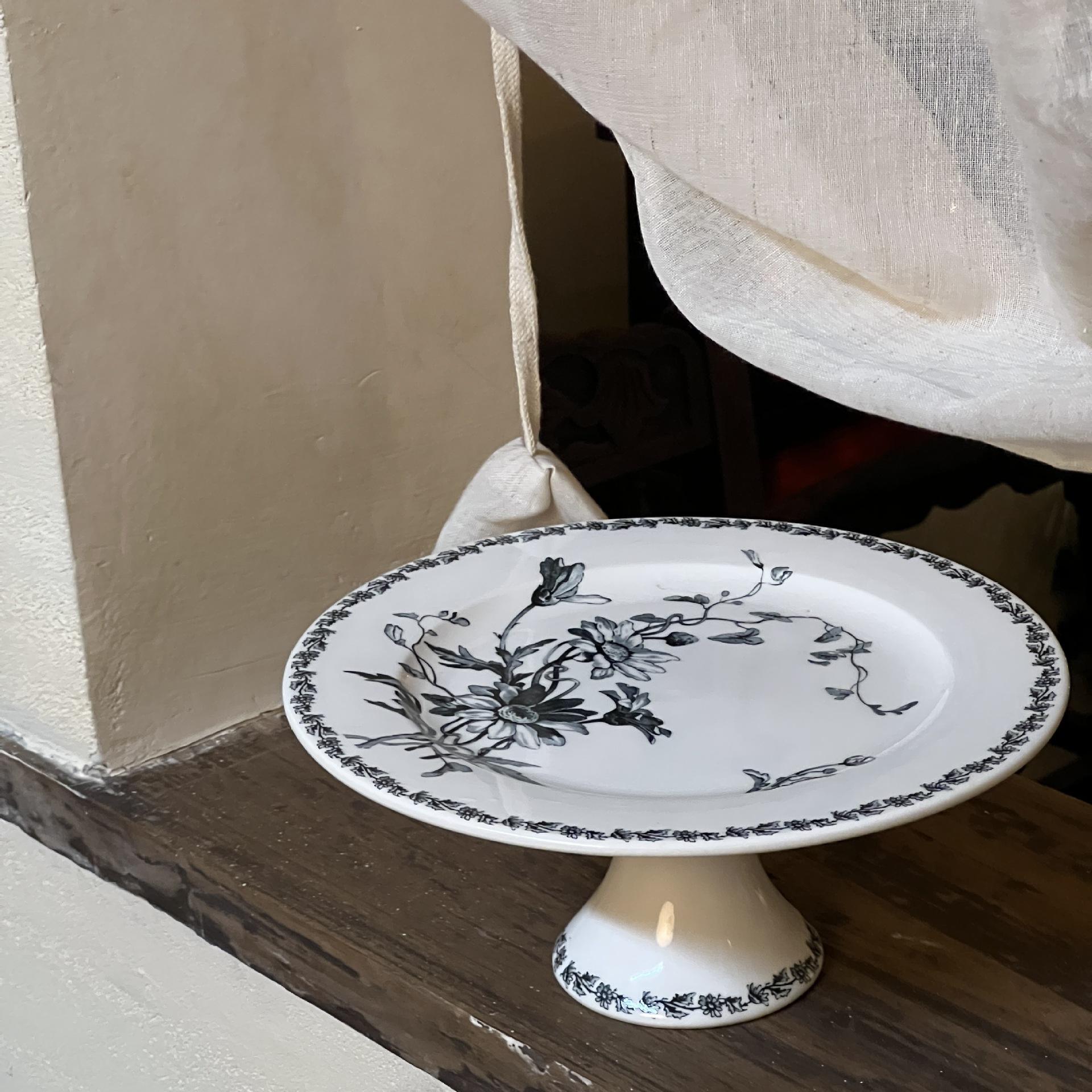 เท้าสูง9นิ้ว