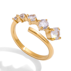 Bague ronde en acier inoxydable plaqué or 18 carats avec motif en ligne de zircon blanc, bijoux unisexes à porter au quotidien - Product Image 5