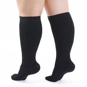 Calcetines de Compresión Graduados Negros Personalizados de 20-30 mmHg, Talla Grande, Hasta la Rodilla, para Várices - Product Image 6
