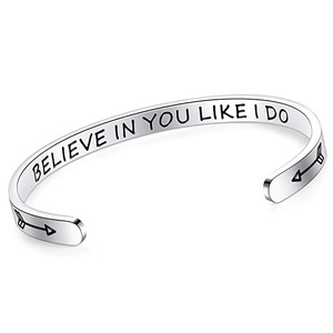 Bracelet manchette en acier inoxydable de 6 mm de large, motif flèche gravé au laser, cadeau d'amitié pour femme - Product Image 5